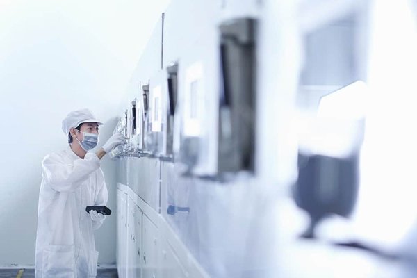 Quels sont les avantages de l'utilisation d'une coque de protection avec batterie intégrée sur un Samsung Galaxy Note ?